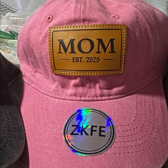 NIP Pink Black Dad Mom Baseball Caps Set - Picture 3 of 3